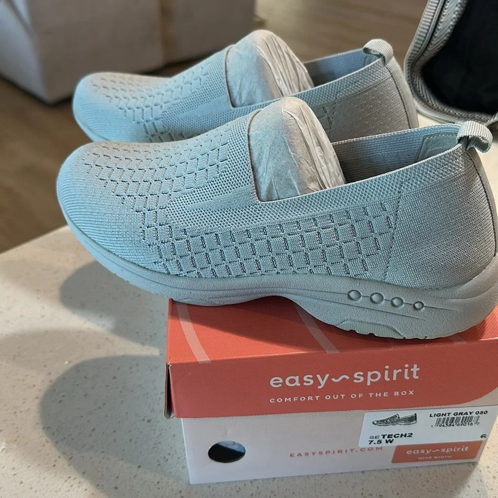NWT- EASY SPIRIT 7.5 W Gray Slip-On Sneakers .